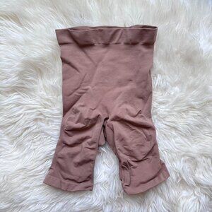 SCULPTING SHORT MID THIGH